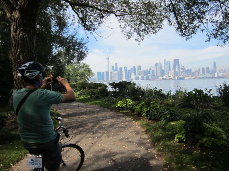 Toronto Islands: Morning or Twilight 3.5-Hour Bike Tour - Finding the meeting point under Dundas (and avoiding frustration)
