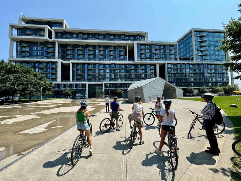 Toronto Waterfront and Islands Guided Bicycle Tour - Photo Stop Strategy: When the Guide Chooses the Best Angles