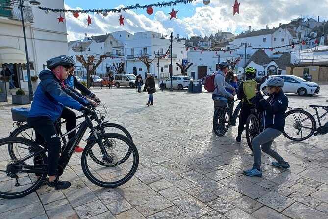 Tour Ebike Trulli Alberobello - How the guide (Martino) keeps the day safe and smooth
