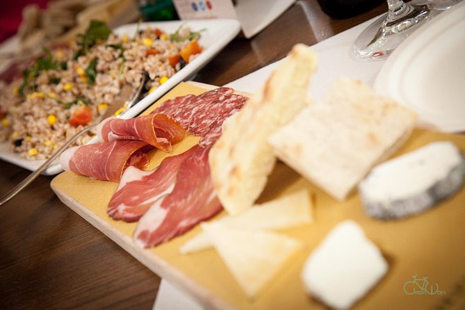 Umbria E-Bike & Wine Tour through Vineyards and Olive Groves - Bevagna coffee break: medieval streets with an easy reset