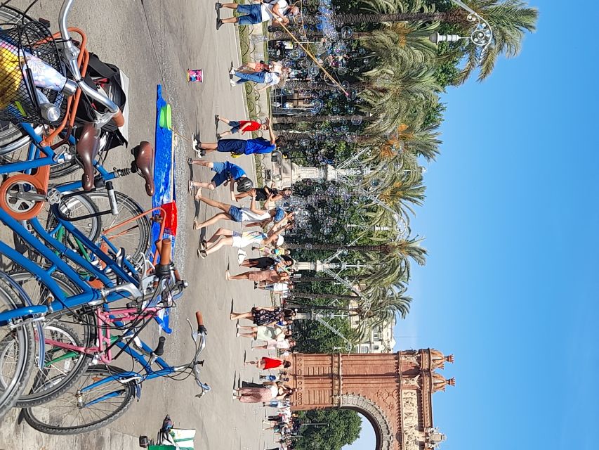 Unusual Barcelona Bike Tour in French - The 3-hour flow: how the tour builds meaning, not just movement