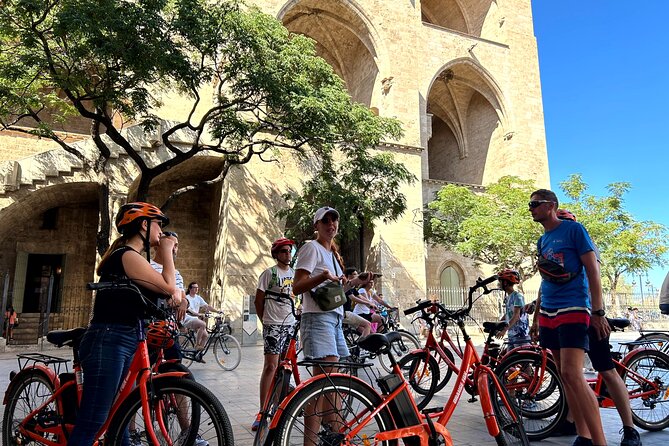 Valencia City Highlights in Guided Bike or E-Bike Tour - City of Arts and Sciences: Hemisfèric and Oceanogràfic Add-On Strategy