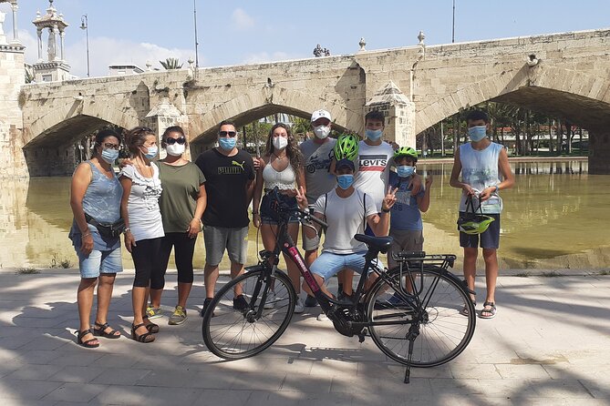 Valencia Highlights Bike Tour - L’Umbracle Botanic Garden and Oceanogràfic Aquarium Snapshot