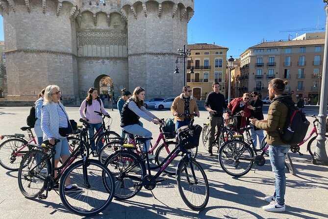 Valencia Highlights Bike Tour - Meeting Doyoubike Rental and Getting Ready to Roll