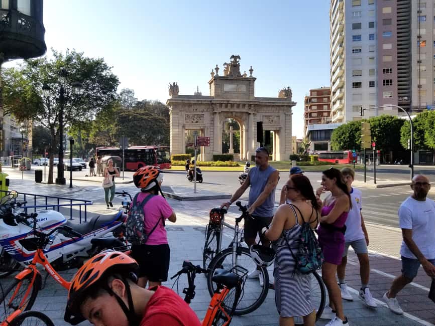 Valencia: Immersive Bike & E-Bike Storytelling Tour - Key things you’ll notice right away
