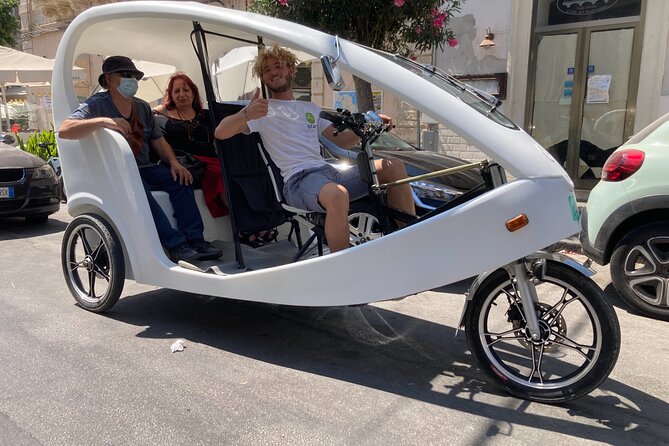 Velobike tour ecologico guidato con soste per visitare i monument - The Duomo visit: 10 minutes of cathedral time