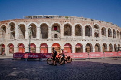 Verona e-bike tour: city center and panoramic views - Meeting at Via Teatro Ristori and starting your route like a local