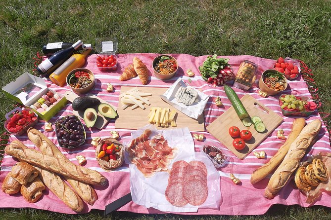 Versailles Bike Tour with Market, Gardens & Guided Palace Tour - Stop 4: Le Hameau de la Reine and Marie-Antoinette’s world