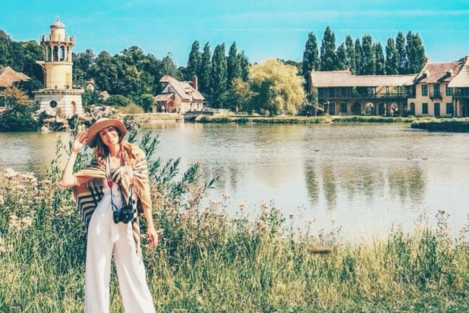 Versailles Bike Tour with Market, Gardens & Guided Palace Tour - Stop 5: Grand Canal picnic, built around a view