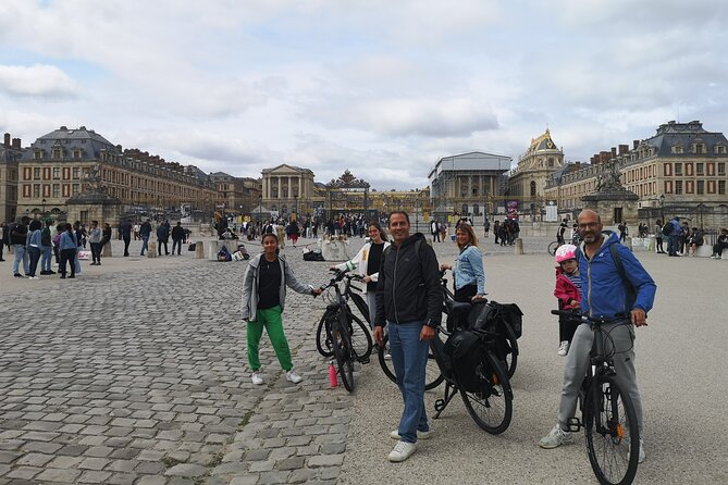 Versailles Full-Day Electric Bike Tour : Market, Picnic & Palace - Grand Canal Versailles picnic: where your lunch turns into a memory