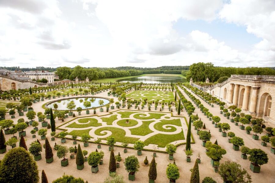 Versailles: Palace and Garden Bike Tour with Tickets - Lunch by the water: how the picnic actually fits the day
