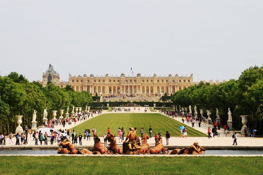 Versailles: Palace and Garden Bike Tour with Tickets - The morning rhythm: meeting up and grabbing your picnic supplies