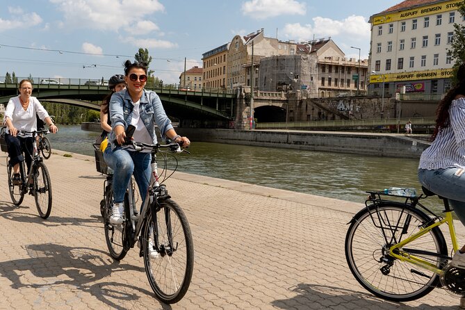 Vienna by bike in small groups max 12pax - Vienna by bike in 3 hours: the big-picture value