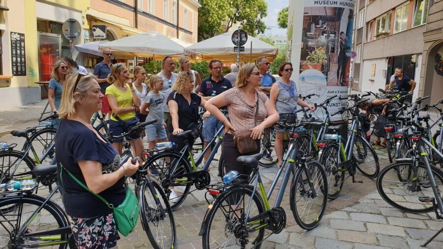 Vienna: City Highlights Guided Bike Tour - Why this 3-hour bike loop makes Vienna easier to grasp