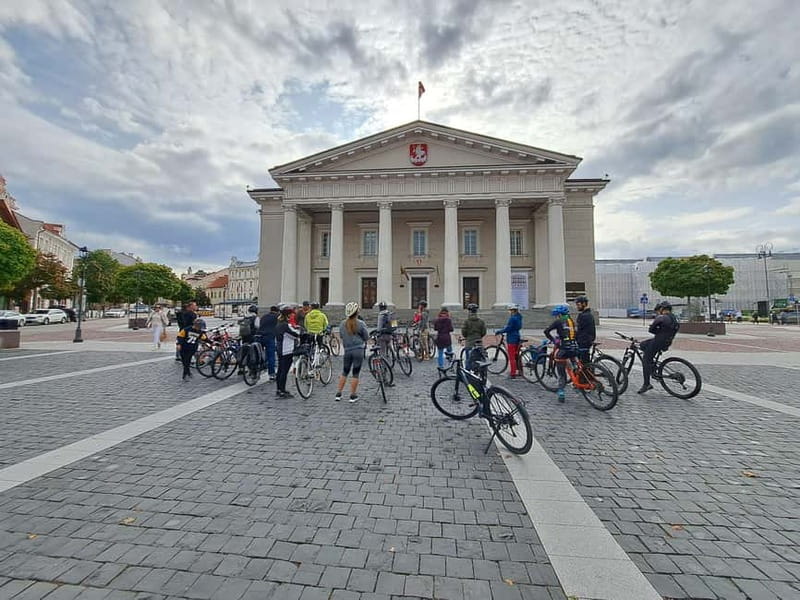 Vilnius: City Bike Tour of Vilnius Highlights - Cathedral Square and Gedimino Tower: A National Symbol Break That Actually Feels Like a Pause