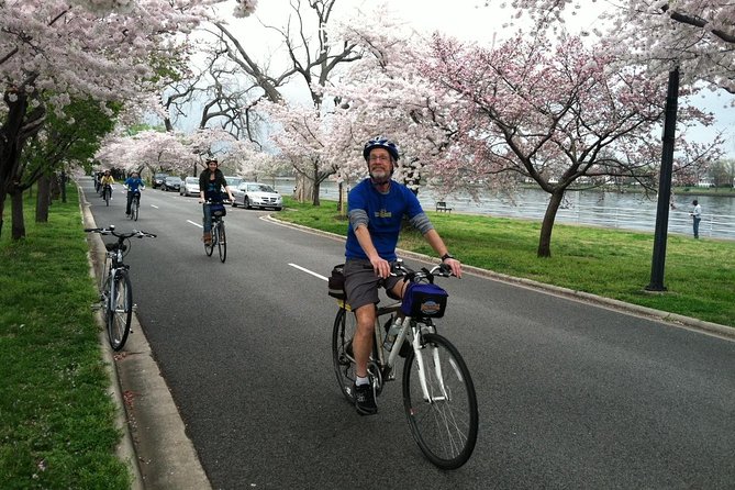 Washington DC Cherry Blossoms By Bike Tour - Biking in a crowd: what “easy” really means during cherry season