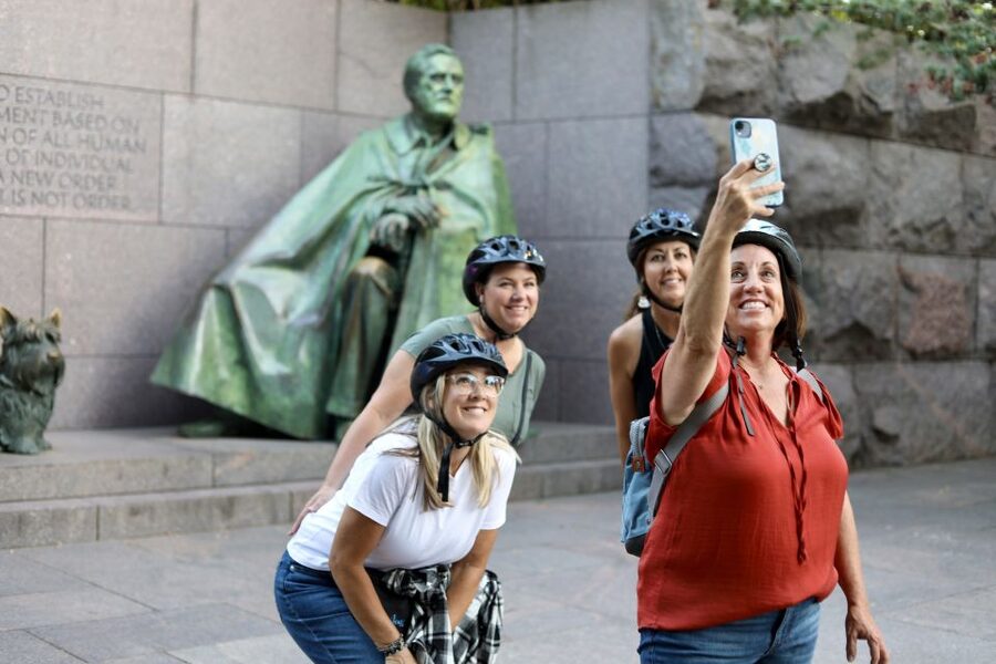 Washington DC: Monuments and Memorials Bike Tour - Vietnam Veterans and World War II: two memorial styles, one guided loop