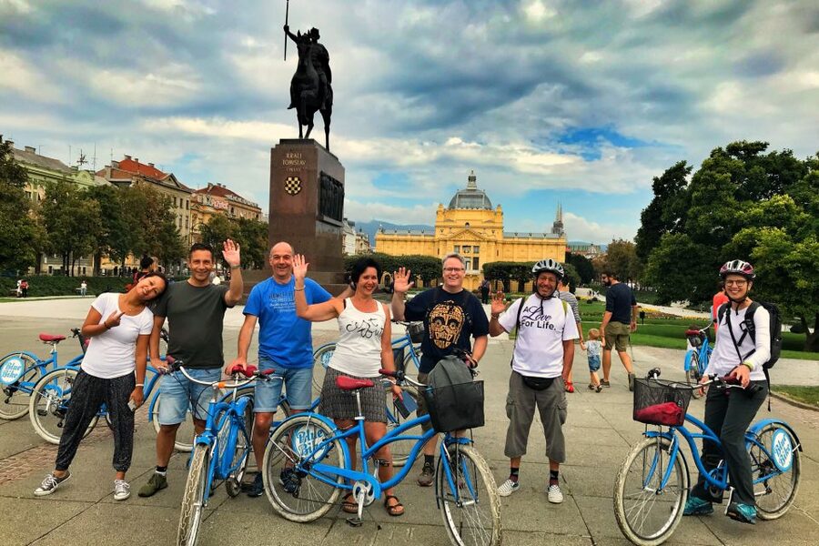 Zagreb: 2.5-Hour Highlights Bike Tour - Dolac Market: the best quick taste of everyday Zagreb