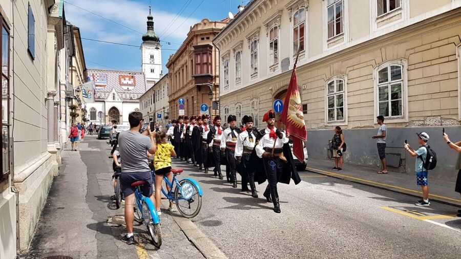 Zagreb: 2.5-Hour Highlights Bike Tour - Stone Gate and Lotrščak Tower: classic Zagreb views without a long hike