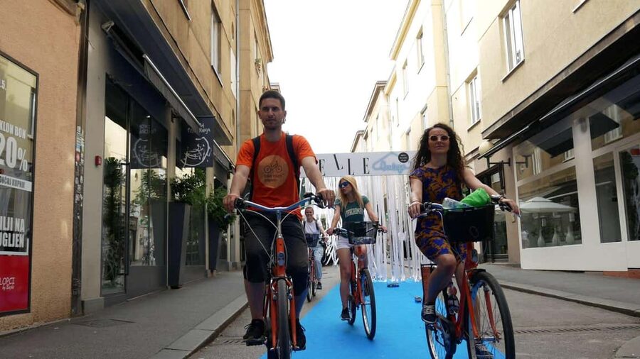 Zagreb: 3–Hour Classic Bike Tour - Croatian National Theatre, King Tomislav Square, and Park Zrinjevac